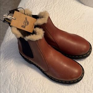 BRAND NEW Dr. Martens Brown Leather Ankle Boots with Fur Lining Sz 8 DOCS